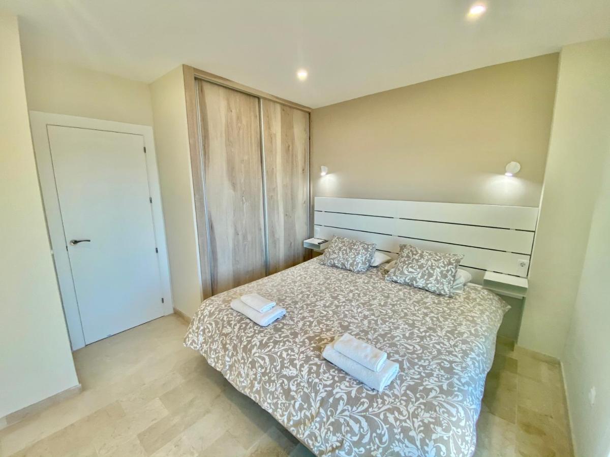 Apartamentos Turisticos Castillo Del Vigia 토레몰리노스 외부 사진