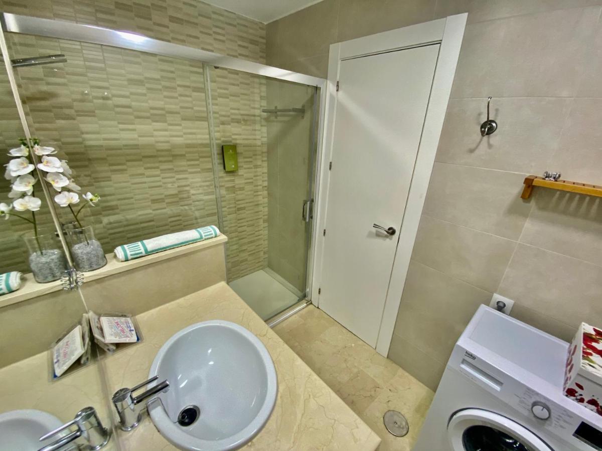 Apartamentos Turisticos Castillo Del Vigia 토레몰리노스 외부 사진