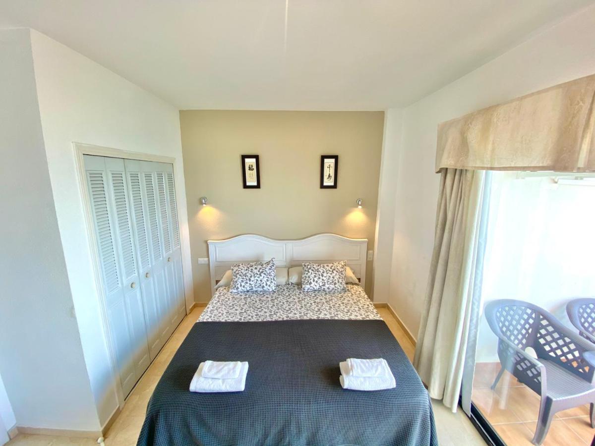 Apartamentos Turisticos Castillo Del Vigia 토레몰리노스 외부 사진