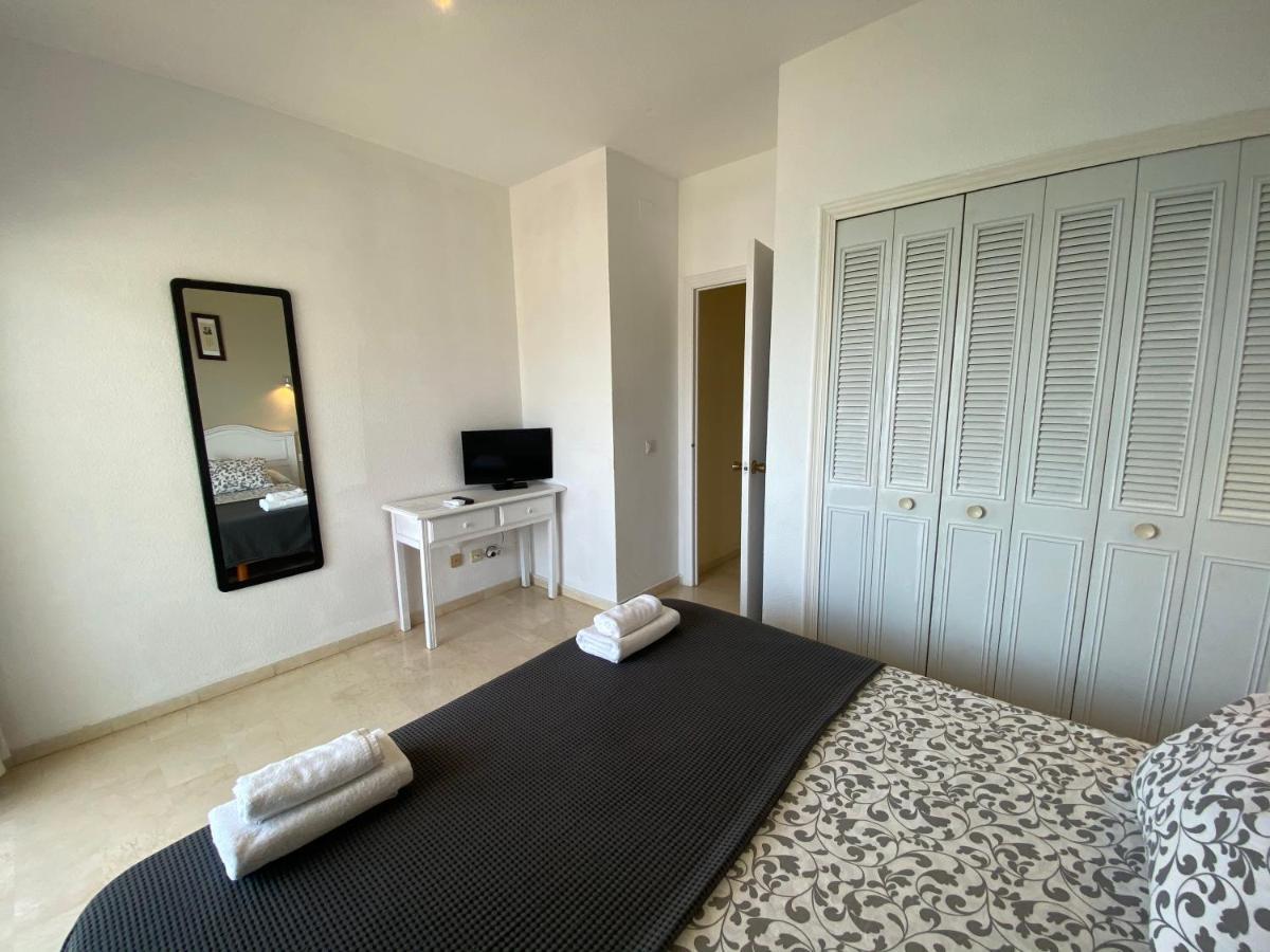 Apartamentos Turisticos Castillo Del Vigia 토레몰리노스 외부 사진