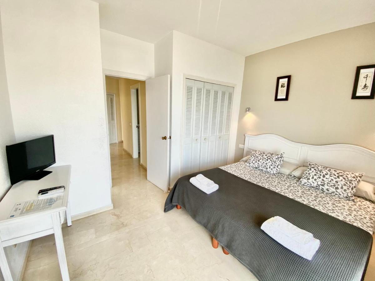 Apartamentos Turisticos Castillo Del Vigia 토레몰리노스 외부 사진