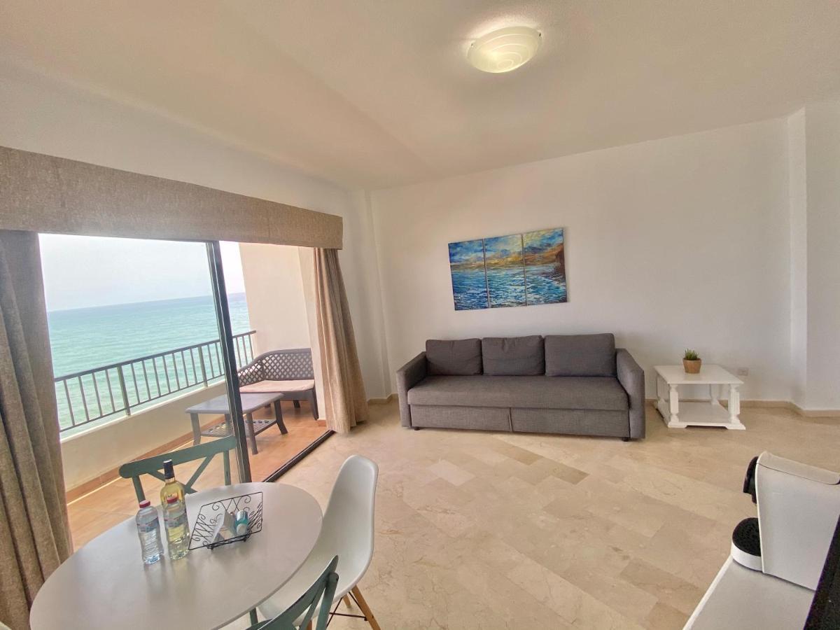 Apartamentos Turisticos Castillo Del Vigia 토레몰리노스 외부 사진